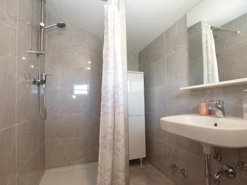 Apartment image 6