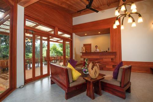 Lobby, Mayura Hill Resort in Chambak