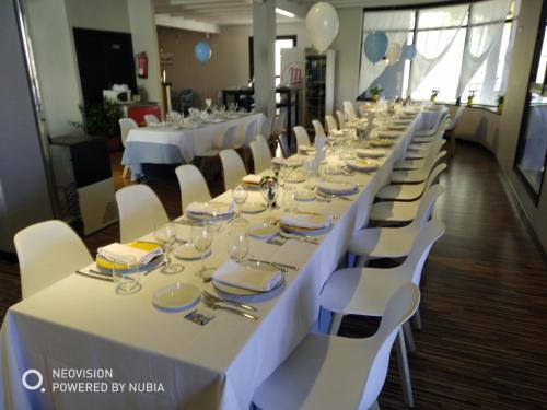 Restaurant, ADEREZO Hostal Restaurante in La Zarza