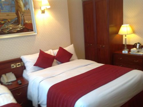 Avon Hotel - image 6