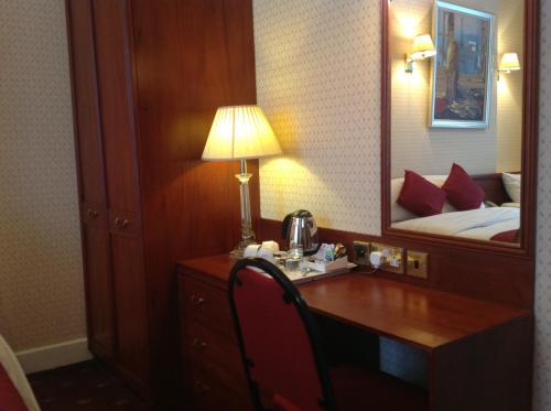 Avon Hotel - image 14