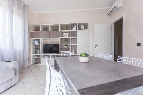 LM House - main image