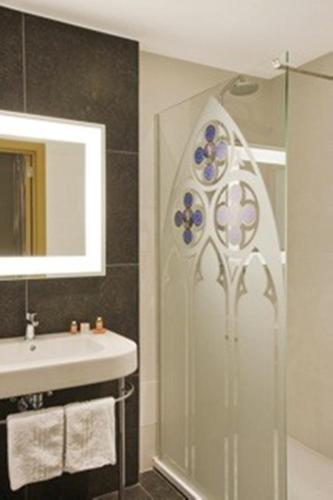 Martin's Dream Hotel - image 12