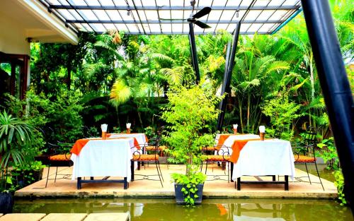 La Residence Blanc D' Angkor