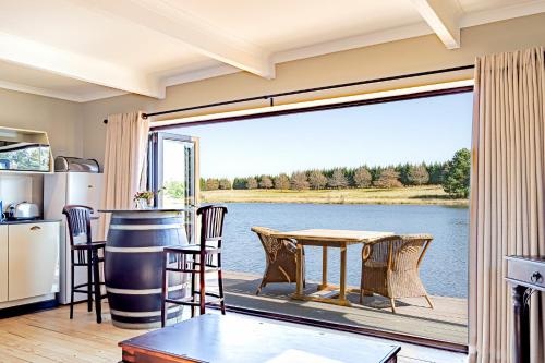 Rodyti, Springholm Cottages in Hauvikas