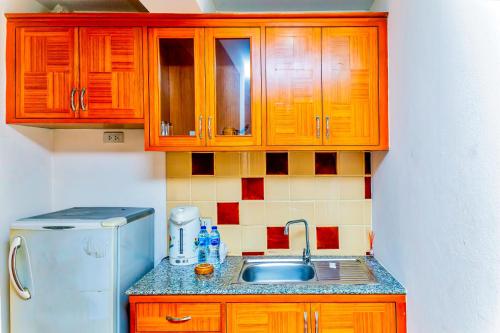 %name Jollys Guesthouse พัทยา