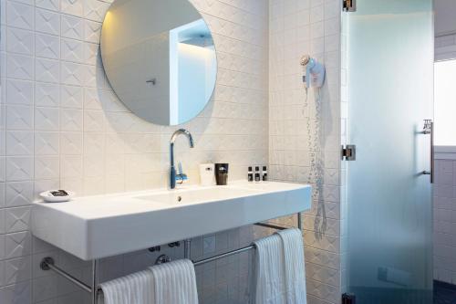 One Shot Prado 23 - image 10