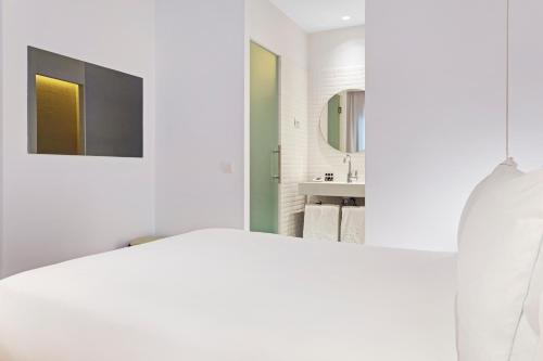 One Shot Prado 23 - main image