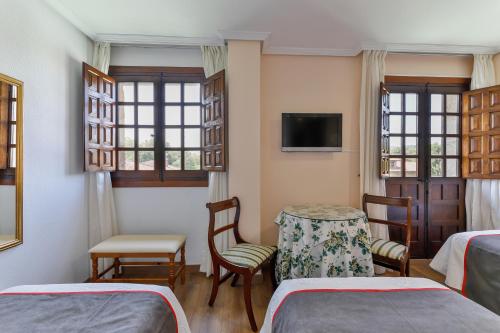 Hotel Santillana The 3-star Hotel Santillana offers comfort and convenience whether youre on business or holiday in Santillana del Mar. The hotel offers a wide range of amenities and perks to ensure you have a great 