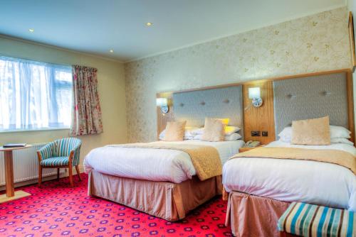 1 double bed, 2 twin beds