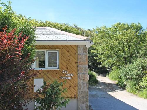 Cot Valley Cottage - image 4