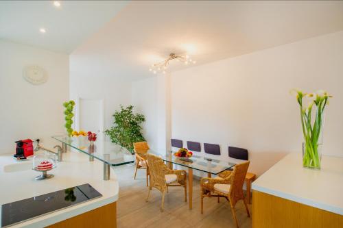 Victoria Apartment - image 14