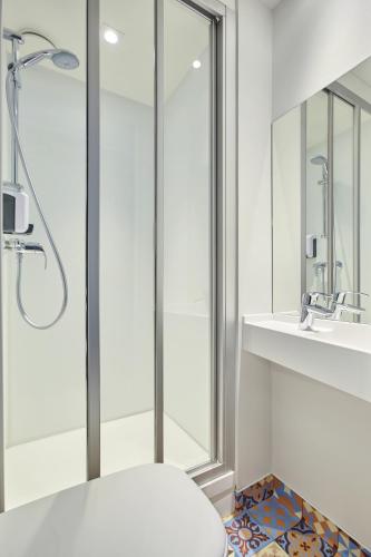 hotel F1 Mulhouse Centre Ouest - 샤워실