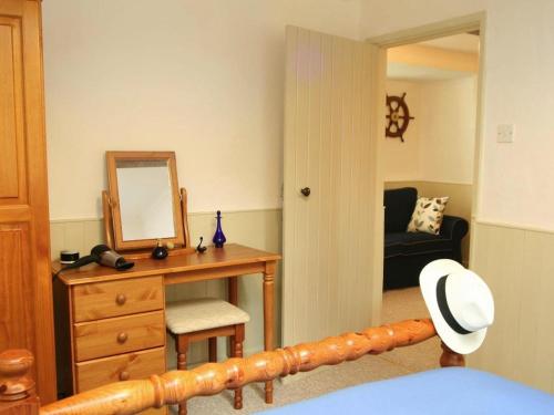 Smugglers Cottage - image 12