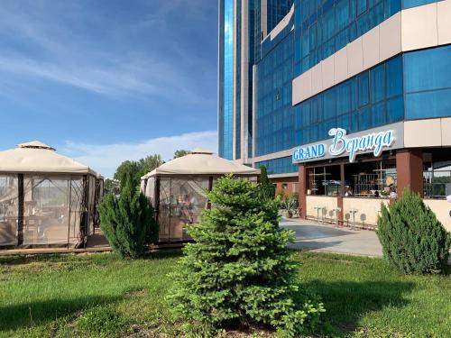 Гранд отель астрахань бассейн