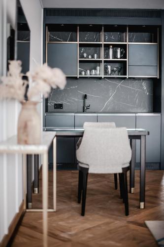 ALEX - Lakefront Lifestyle Hotel & Suites - image 2