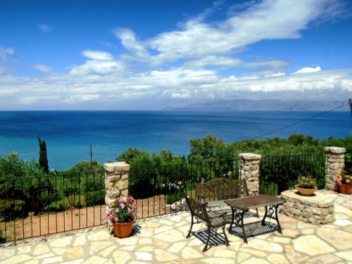  Sirios Apartments in Apraos