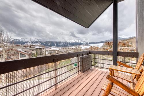 4 Mountain Peak Views - main image
