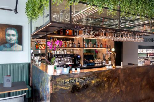 The Hendrick Smithfield - image 3