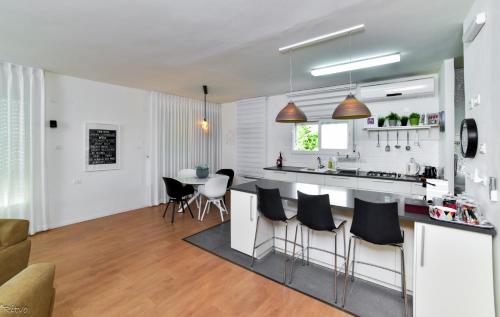 ห้องครัว, โซโคลอฟ 35 - บูทิก อพาร์ตเมนต์ บายเดอะซี (Sokolov 35 - Boutique Apartments by the sea) in นาฮารียา
