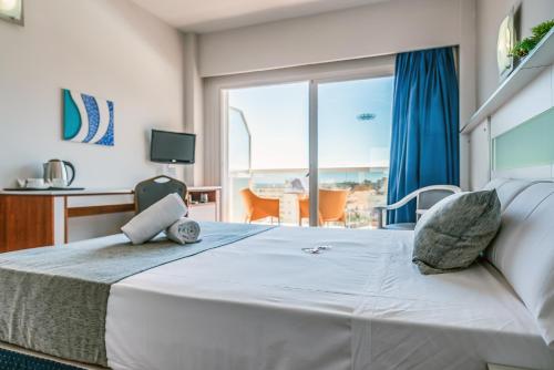 Double or Twin Room image 6