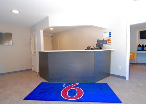 ล็อบบี้, Motel 6-Saanichton, BC - Victoria Airport near สนามบินนานาชาติวิกตอเรีย