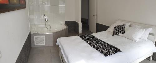 Apartment - Ground Floor room in Avshalom Holiday Apartments