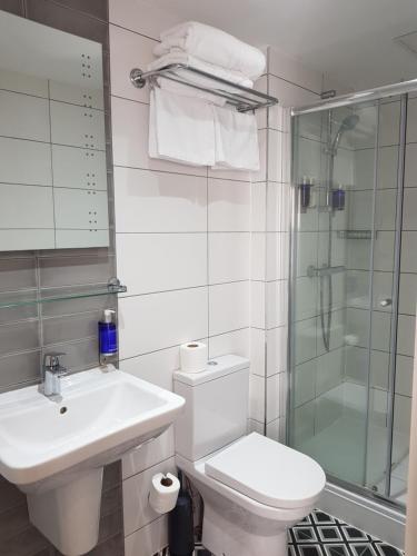 The Beverley Hotel London - Victoria - image 9