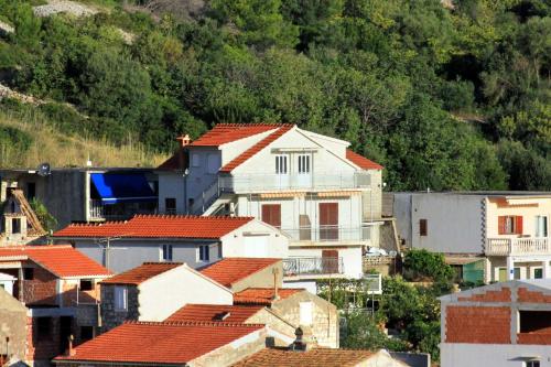  Studio Vis 2428a, Pension in Vis