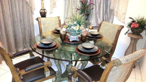 Beautifully Furnished 3BD 2BR Pool Gated Condo in McAllen, TX