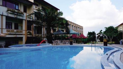 Zamzam Hotel and Convention Batu Powered by Archipelago - 수영장
