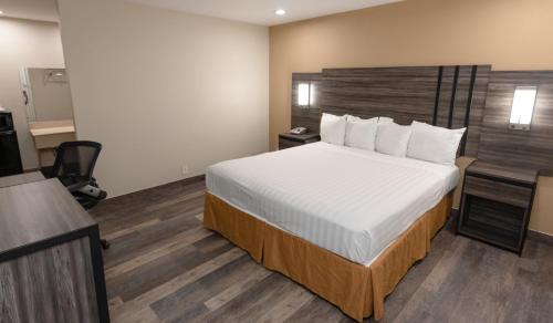 Crown Hotel - image 3