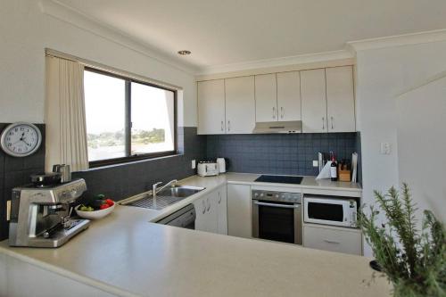 Konyha, Penthouse Apartment - Amazing Views, Location & Luxury in Bermagui