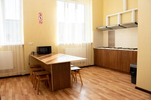 المرافق, Monada Hotel & Hostel in أوزهوجورود