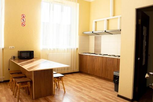 المرافق, Monada Hotel & Hostel in أوزهوجورود