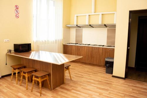 المرافق, Monada Hotel & Hostel in أوزهوجورود