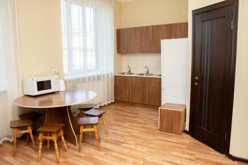 المرافق, Monada Hotel & Hostel in أوزهوجورود