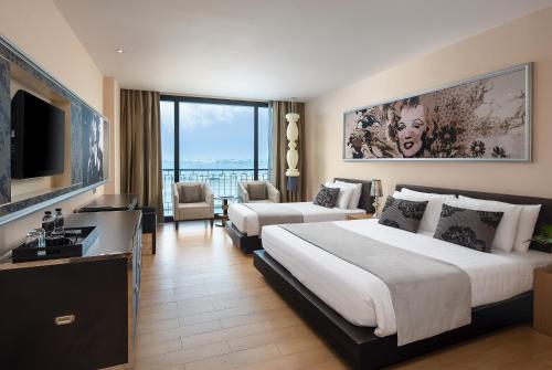 2 twin beds