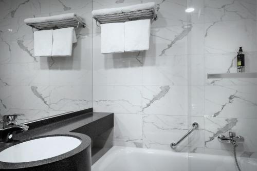 Astoria Hotel - image 11