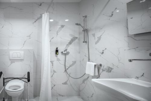 Astoria Hotel - main image