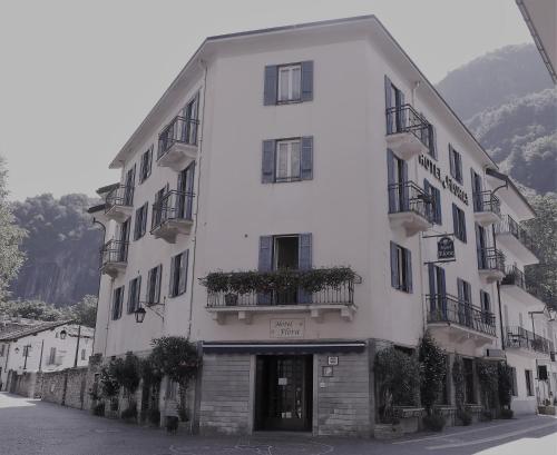 Hotel Flora, Chiavenna bei San Martino