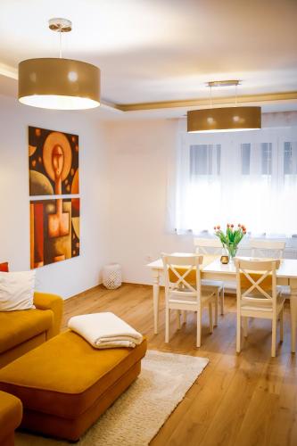 B&B Győr - Cozy apartment in the downtown - Bed and Breakfast Győr