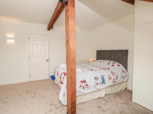 Lower Norton Apartment - image 3