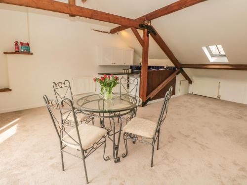 Lower Norton Apartment - image 5