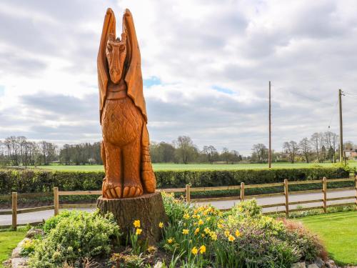 South Lodge - Longford Hall Farm Holiday Cottages