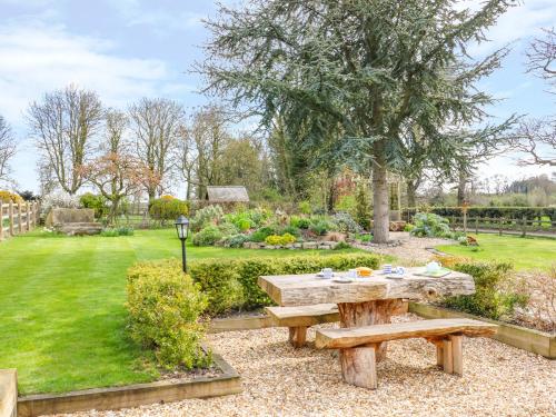 South Lodge - Longford Hall Farm Holiday Cottages in Longford