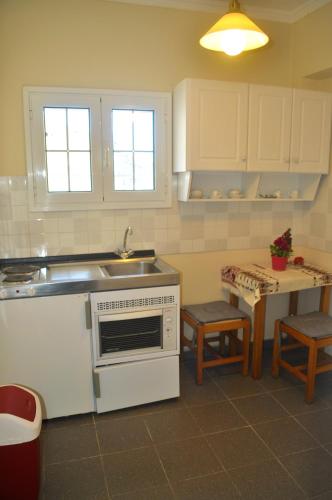 Holiday Studio Apartments yannis on the beach of Agios Gordios in Corfu - image 4
