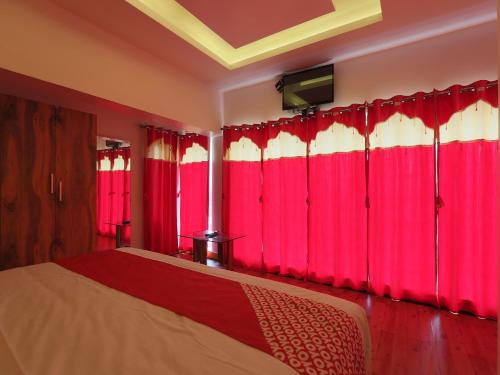 King Room with Mountain View image 5