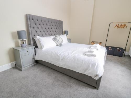 Coquet View Apartment - image 10