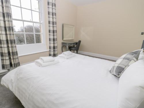 Coquet View Apartment - image 14